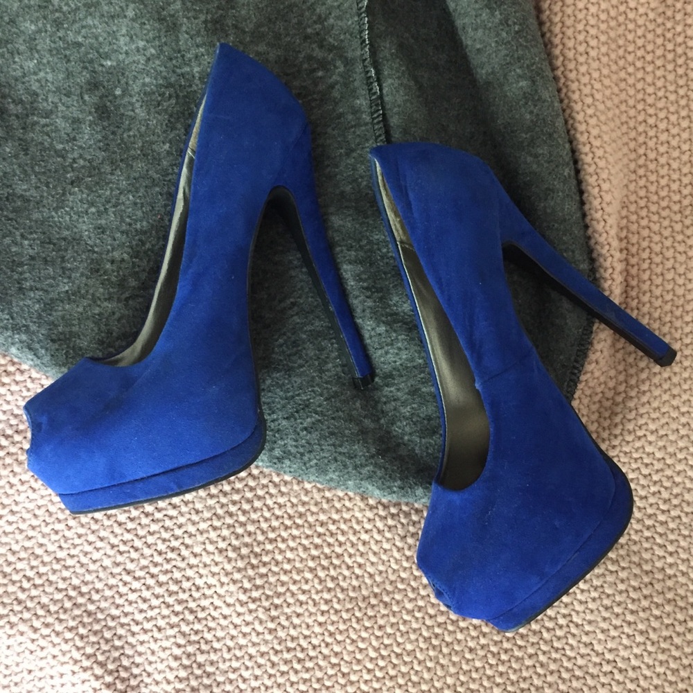 Charolette Russe Pumps